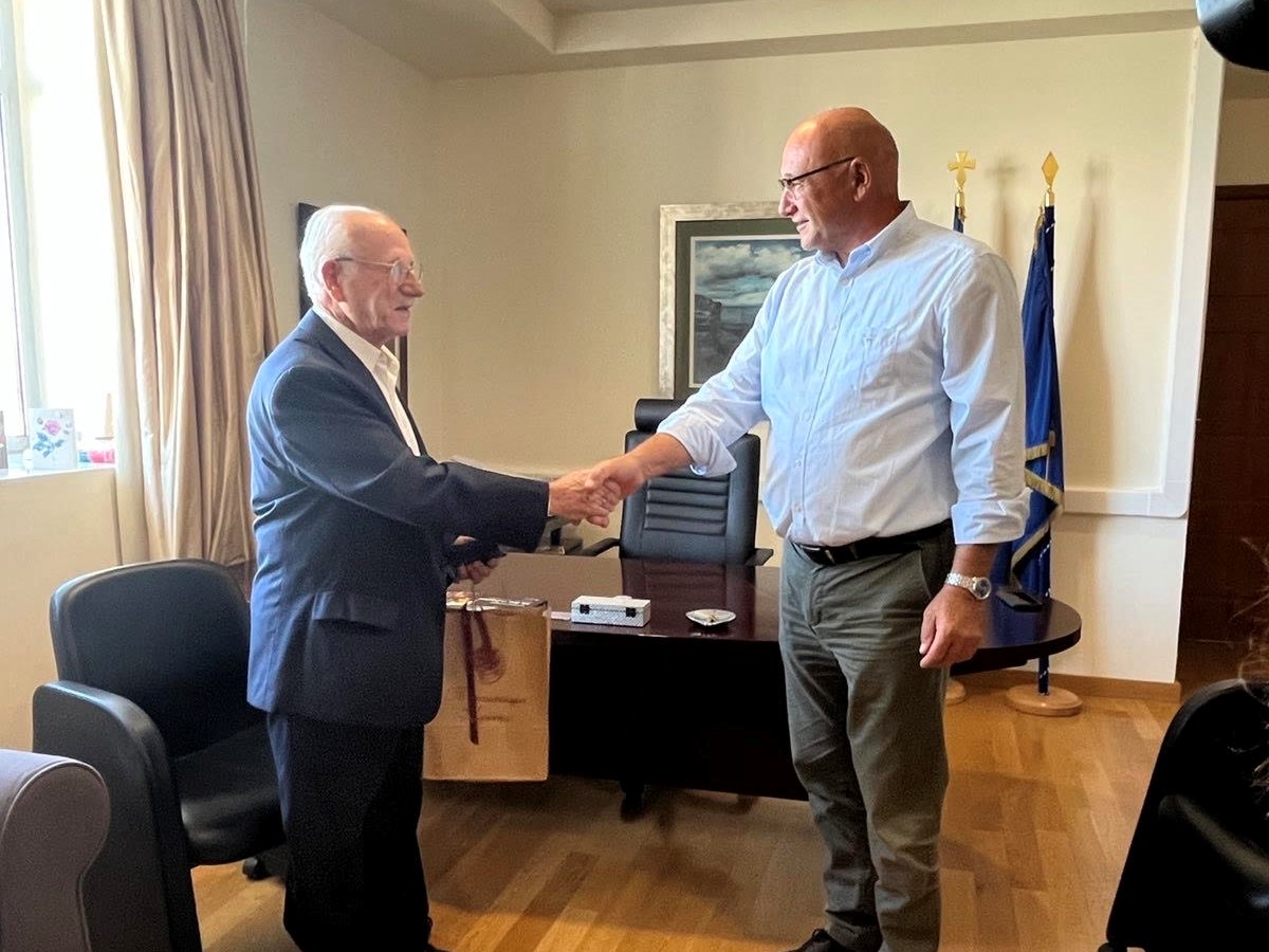 Τον κ. Δημήτρη Μουδατσάκη τίμησε ο Πρύτανης του Πανεπιστημίου Κρήτης Τον κ. Δημήτρη Μουδατσάκη τίμησε ο Πρύτανης του Πανεπιστημίου Κρήτης