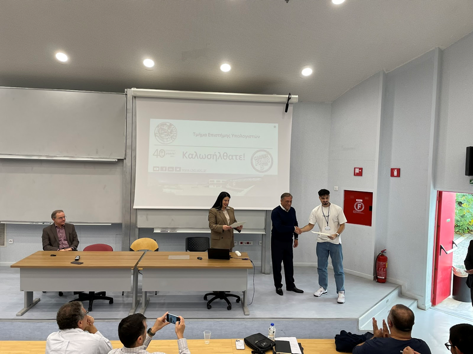 Απονομή δέκα υποτροφιών για την παρακολούθηση σεμιναρίων πιστοποίησης Cisco Certified Network Associate (CCNA) προς φοιτητές του Τμήματος από τον Διευθύνοντα Σύμβουλο της Cisco για την Ελλάδα, Κύπρο και Μάλτα κ. Αντώνη Τσιμπούκη

